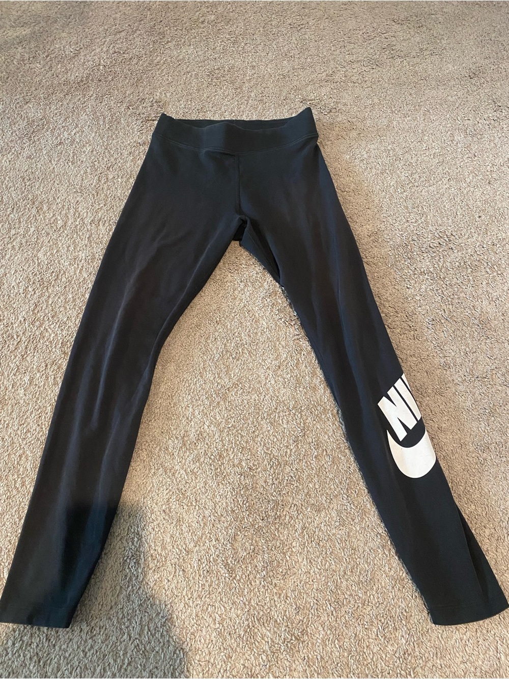NIKE women’s White Logo Leggings